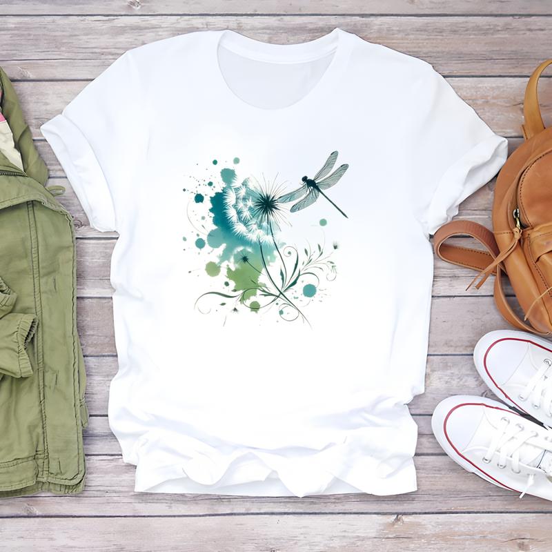 Trendy summer T-shirt with fashionable prints, cute and stylish short-sleeve top for women.