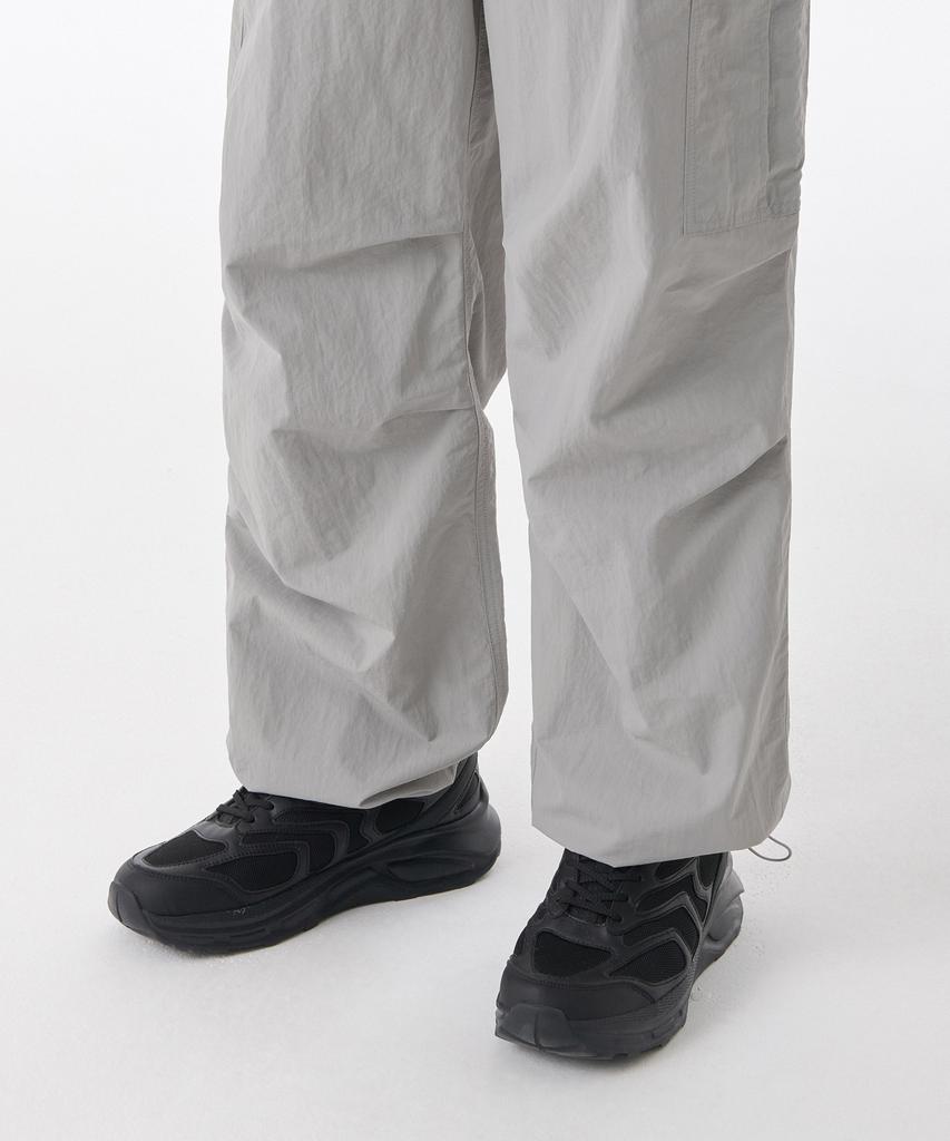 MUSINSA STANDARD Nylon One-Tuck Parachute Cargo Pants [Light Grey]