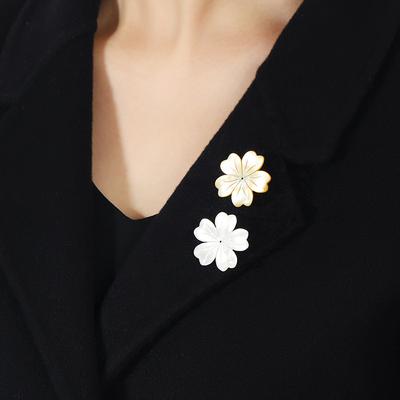 Niche Design Sense Natural Mother Shell Cherry Blossom Brooch Exquisite Simple Shell Anti-light Pin High-end Accessories Women