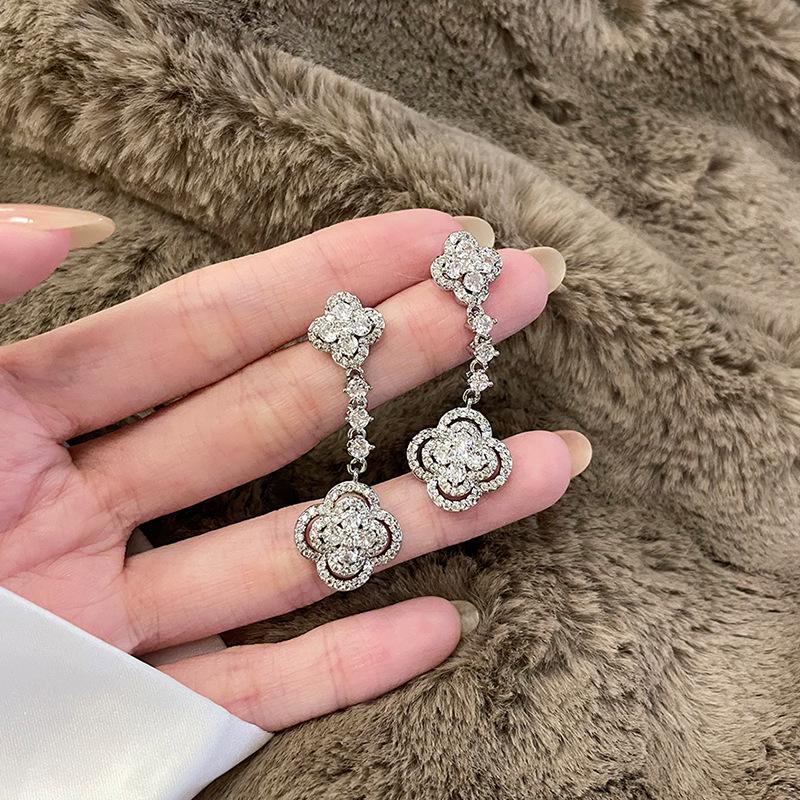 Exquisite Geometric Flower Diamond Stud Earrings - Light Luxury Fashion Style