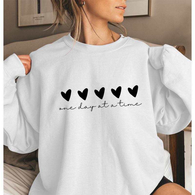 Women’s Autumn/Winter Heart Pattern Long Sleeve Round Neck Sweatshirt