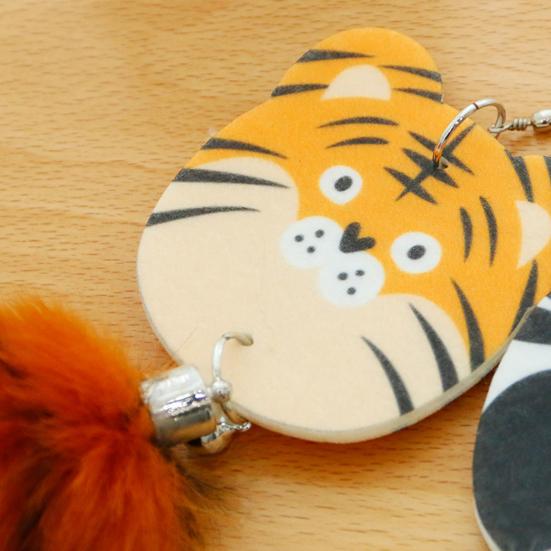 Wędka do zabawy w koty Pluszowy ogon Uroczy wygląd Kształt kreskówki Ergonomiczny uchwyt Wygodny