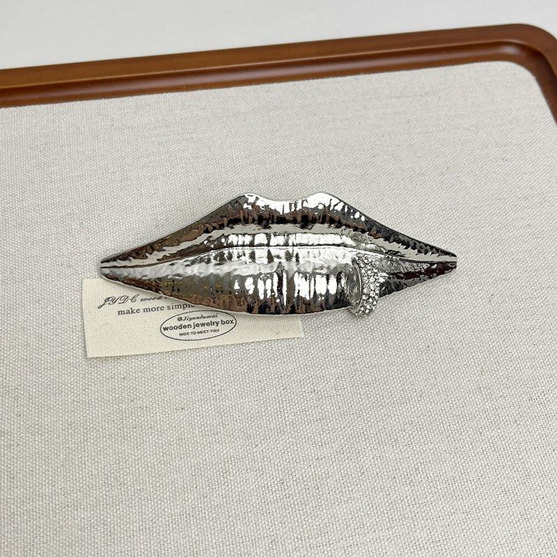 

Ювелирная брошь в форме губ для женщин, подарки для вечеринок, преувеличенные аксессуары