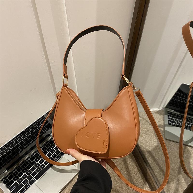 

Стильная, простая и высокофактурная корейская версия универсальной сумки женская сумка 2024 зимняя новая нишевая персонализированная косая сумка коричневый