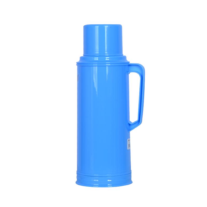 Compact 2L Classic Hot Water Bottle – Insulated Thermos with Plastic Shell for Dorm Use, 5 lbs
