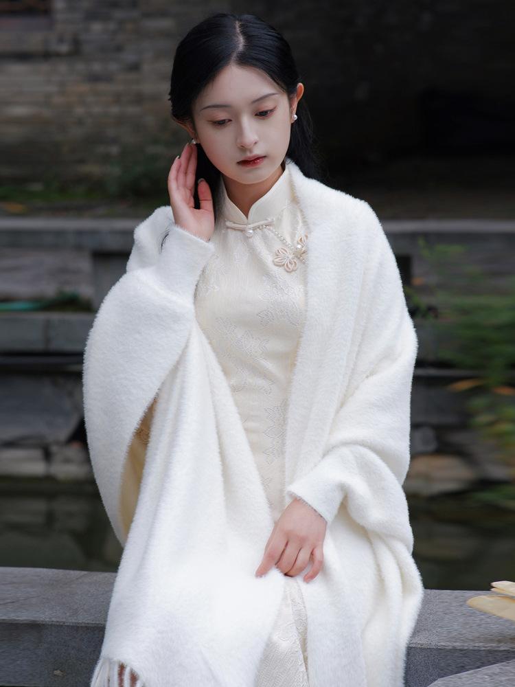 White mink velvet solid color shawl women's 1011 autumn and winter new high-end cheongsam small shawl cape knitted outer cover