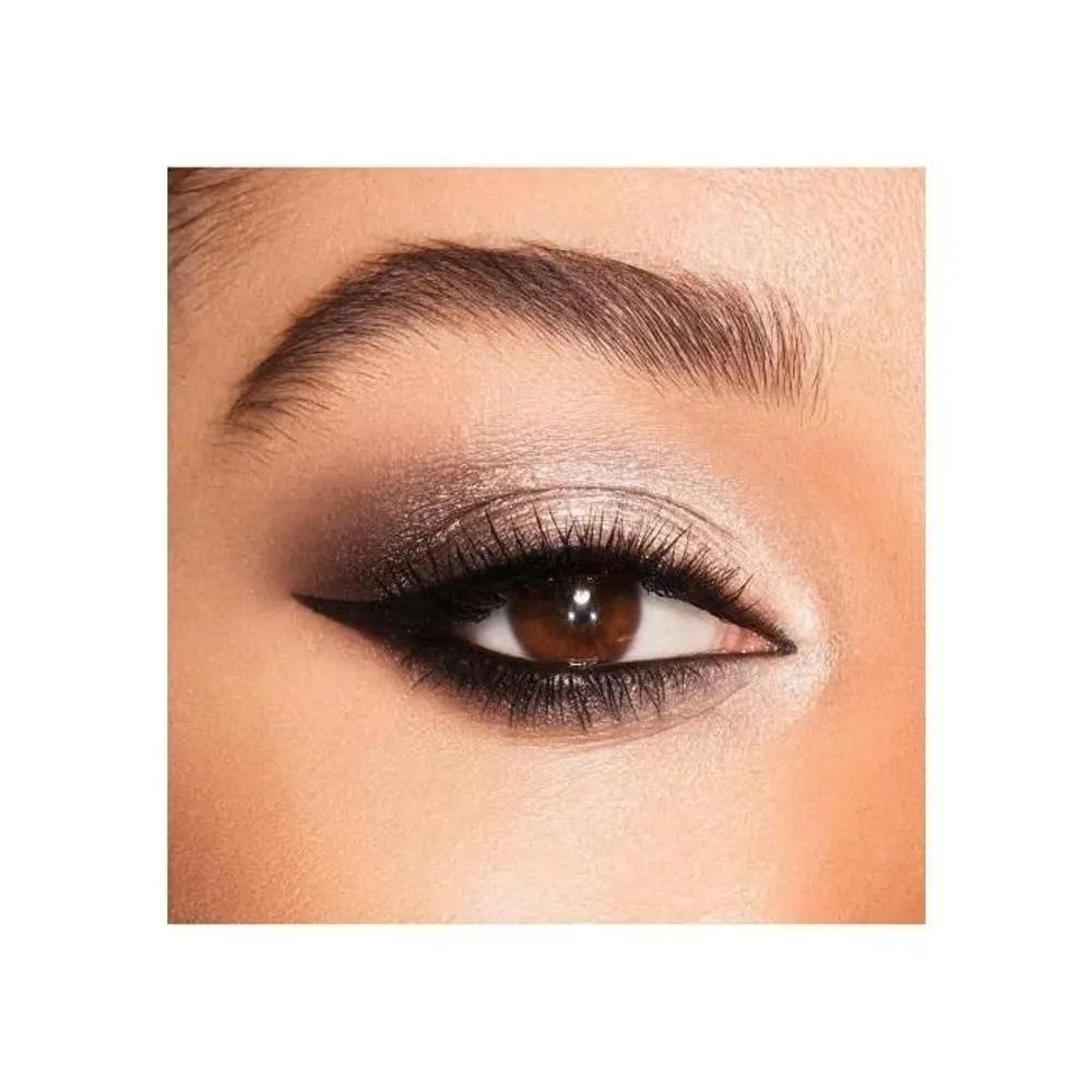 Charlotte Tilbury Luxury Palette - The Rock Chic The colour is