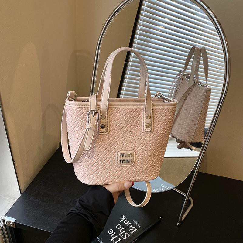 Today's popular hand-carried bucket bag women's new summer high-end sense versatile commuter shoulder messenger bag