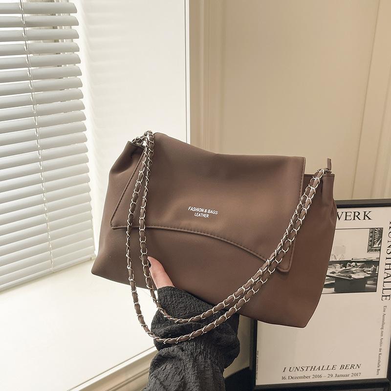 Premium Chain Tote Bag Women's 2025 Autumn and Winter New Versatile Large-capacity Shoulder Bag Fashionable Commuter Underarm Bag