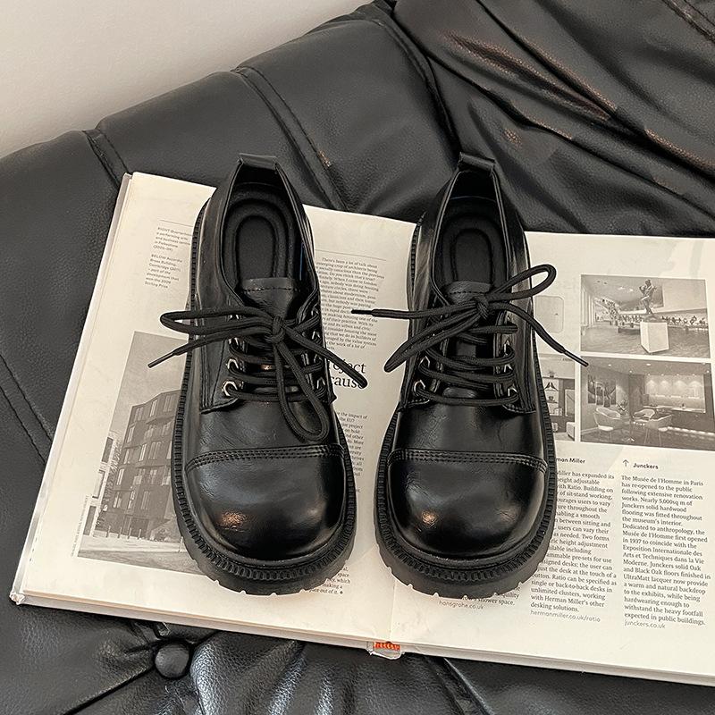 Retro enkla brittisk stil små läderskor dam mångsidiga höstmode snörning med kjol kilklack enskilda skor loafers