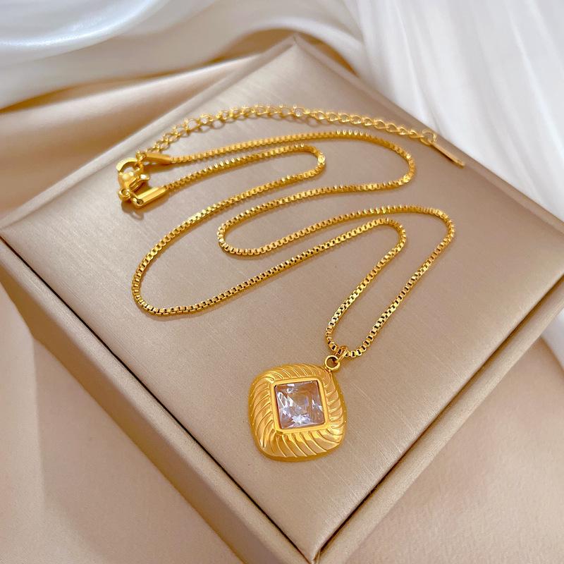 Stainless Steel Punk Hip-Hop Style Necklace Temperament Simple Front Buckle Collarbone Chain