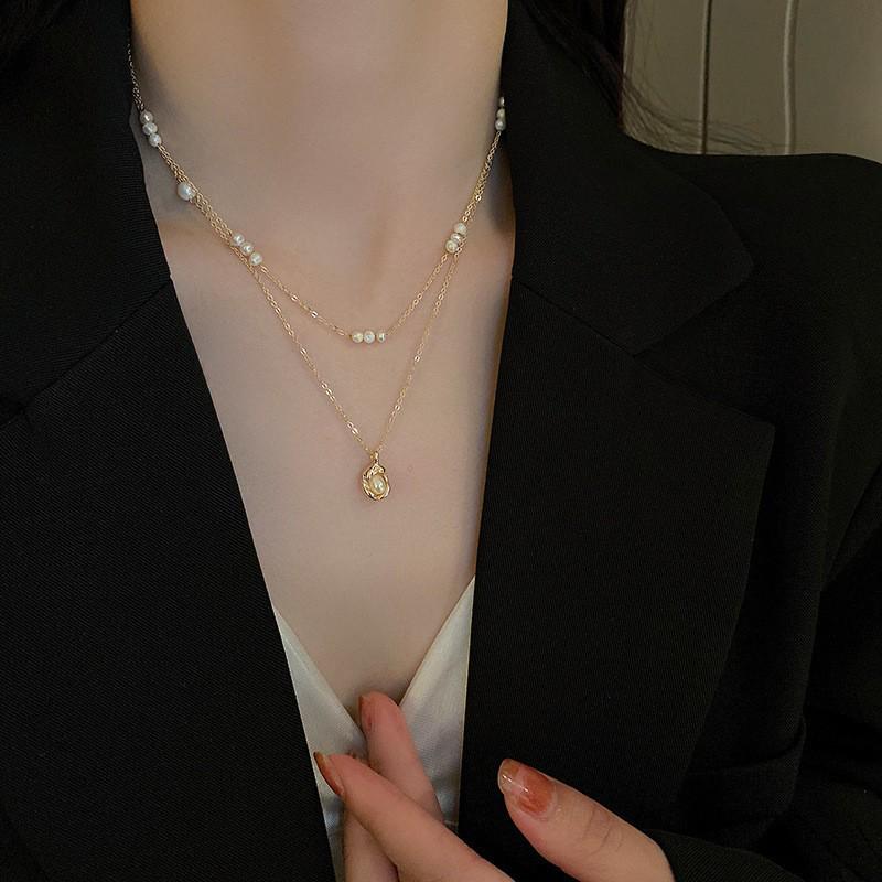 Baroque Pearl Gold-Plated Two-Piece Necklace Set - French Retro Clavicle Design, Fashionable and Versatile for Women.
