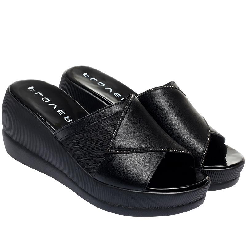 Thick Soled Slippers For Women 2025 Summer New Minimalist Temperament Slope Heel Casual Sandals Rhinestones Versatile Outdoor