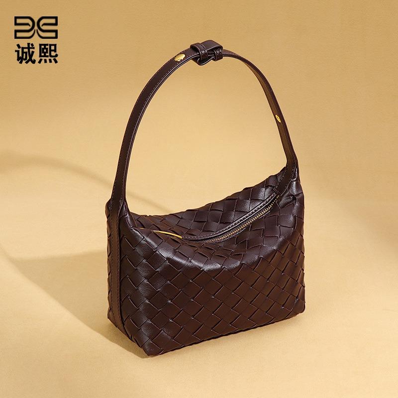 Niche Design Fashionable Casual Hand Carry Women's Bag Versatile Small Fresh Texture Shoulder Armpit Bag Handwoven Bag