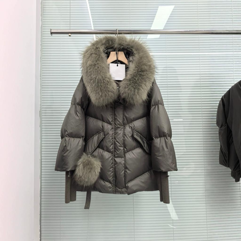 Autumn and winter new Max short hooded big fur collar hairball white duck down jacket fashionable versatile women's coat