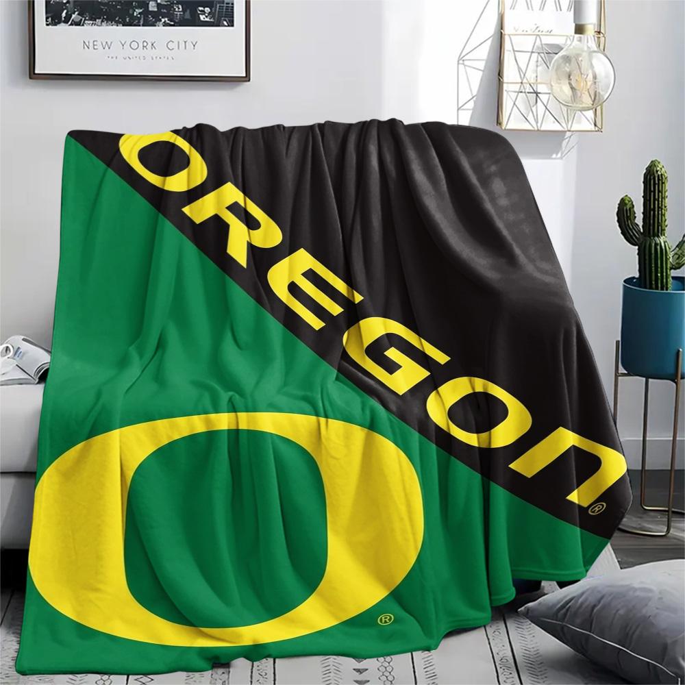 Oregon Ducks Print Flannel Blanket High Quality Warm Comfortable Cover for All Seasons Perfect for Gifts Home Decor