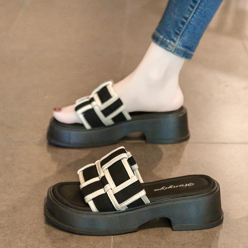 Thick Bottom Heightening Fashionable Versatile Cool Slippers Women's Outer Wear 2025 Summer New Models Step On Shit Feeling Comfortable Casual On