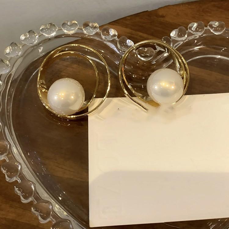 Glossy round double ring hollow pearl earrings fashionable simple stud earrings light luxury high-end new earrings women