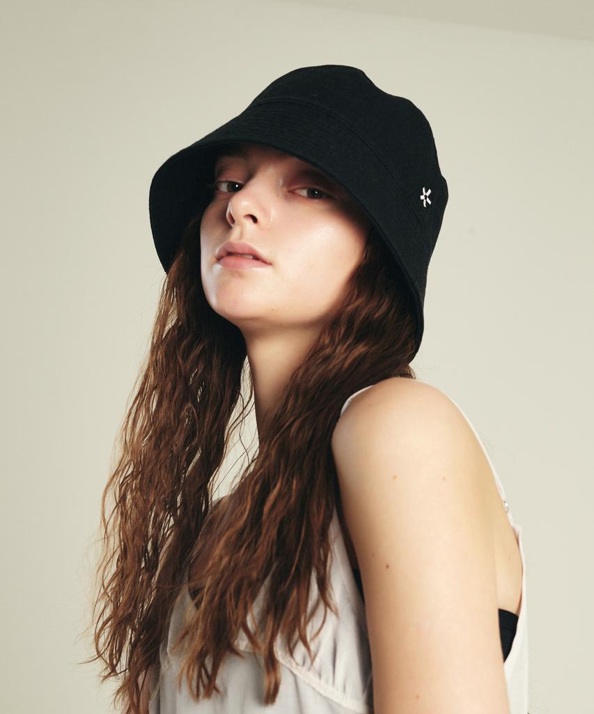 Elkebeullum Cloud Black Bucket Hat