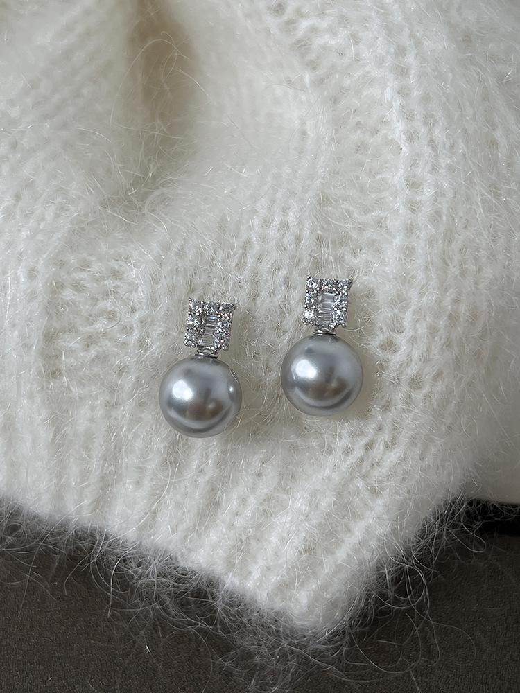 

Classic real hemp color high-end strong light pearl sterling silver square diamond stud earrings temperament simple earrings women