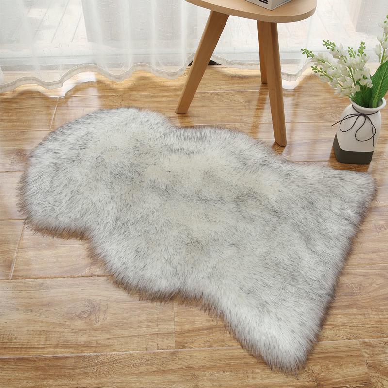Girly Irregular-Shaped Faux Wool Plush Carpet for Bedroom, Living Room, or Bay Window