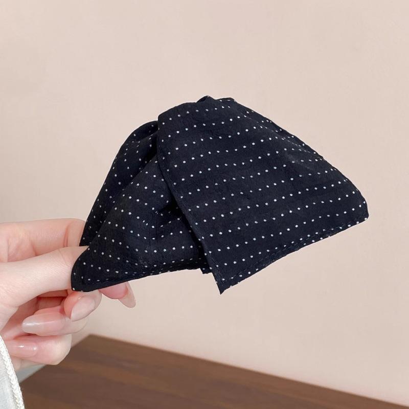 French Polka Dot Triangle Claw Hair Clip - Fashionable Coffee Color for Half Up Buns, High-End Feel. в черный горошек
