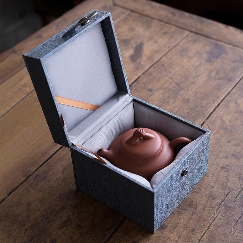 Lu Liangming 'Hand in Hand' Zisha Teapot, 200ML