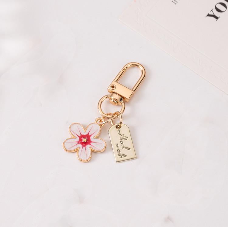Cute Sweet Multicolour Five Leaves Flower Key Chains for Women Personality Backpack Protective Cover Pendant Keyring Friend Gift