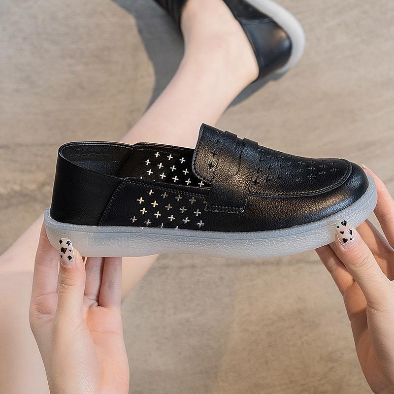 Malé bílé boty kožené mokasíny ploché jednoduché boty