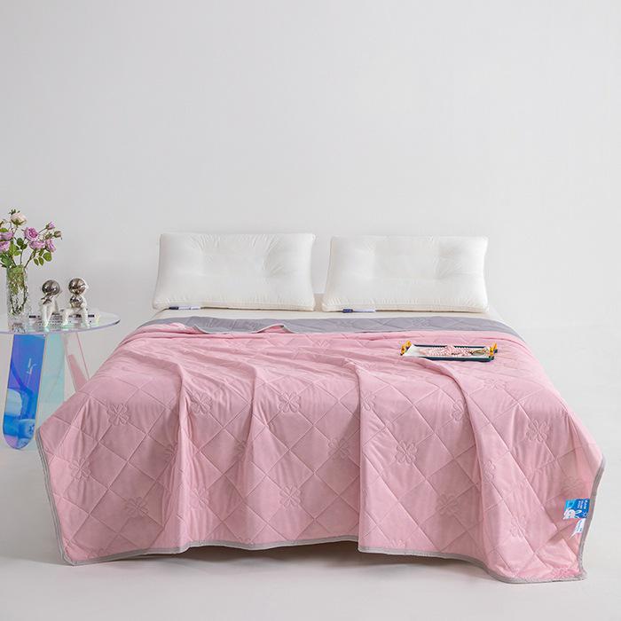 

Cross-Border Exclusive Mint Ice Silk Summer Quilt for Dorms and Homes 70x100 cm