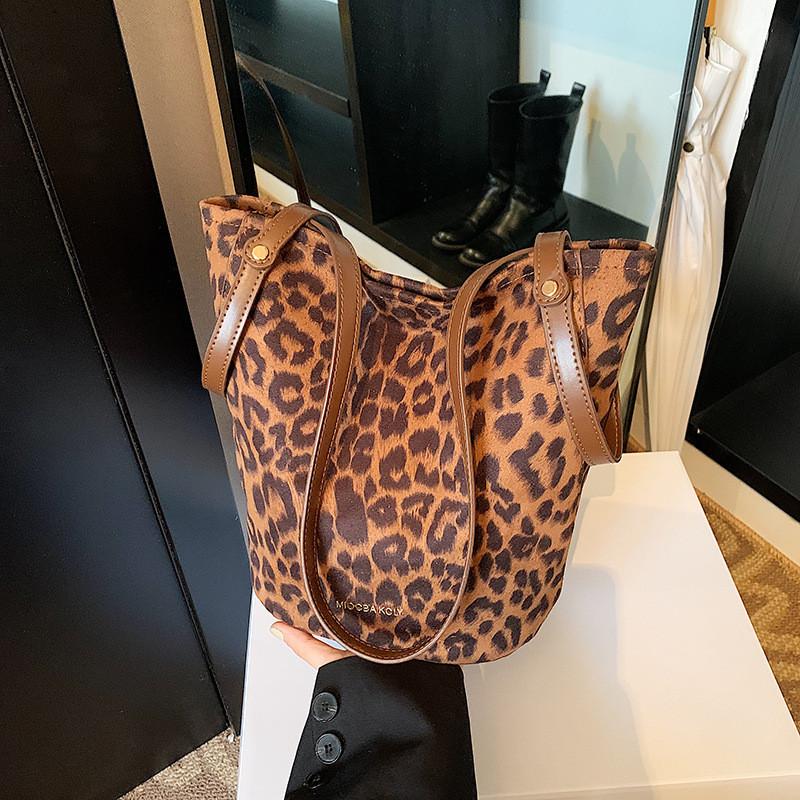 Ielgy Leopard Print Casual Large Capacity Bucket Bag Retro Casual Tote Bag Fashion One Shoulder