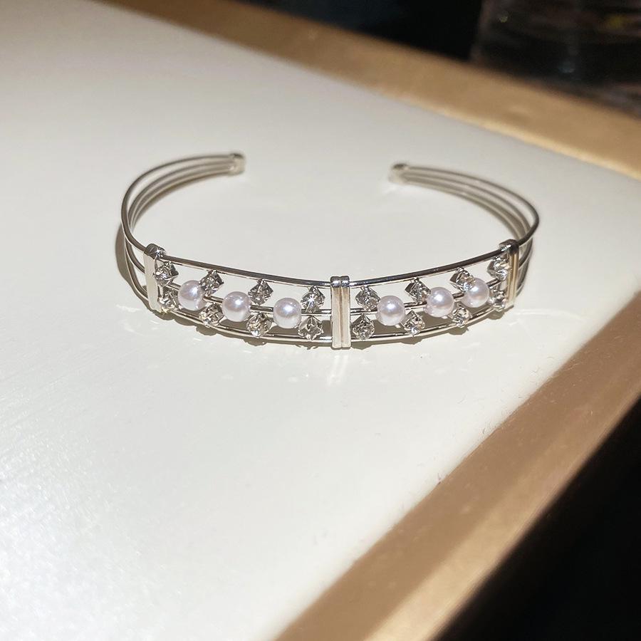 Elegant Three-Layer Pearl & Diamond Bracelet - Fashionable & Versatile Accessory for Women