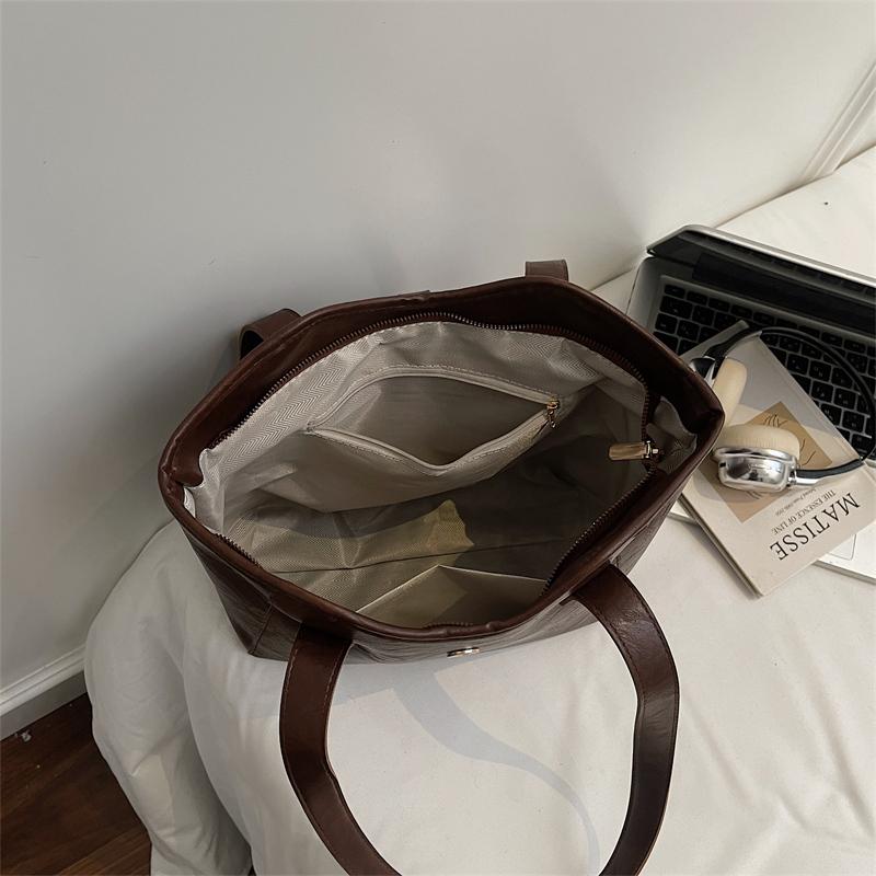 Classic Leather Tote Bag with Top Handle Large Capacity Everyday Fashion Shoulder Bag for Women