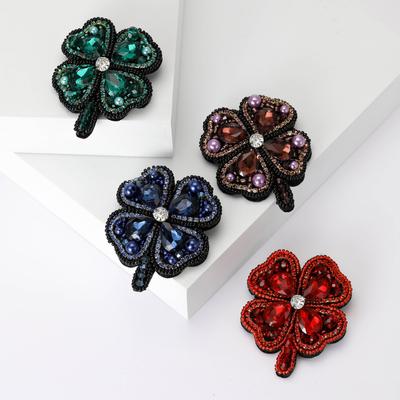 Spilla alla moda a forma di quadrifoglio, piccola spilla con strass, pianta fresca coreana, gioielli da donna, abbigliamento da corsage