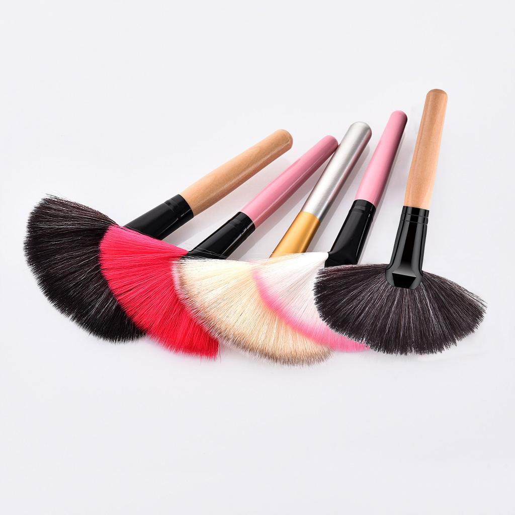 Synthetic Fiber Fan Makeup Brush For Women Travel Brushes Face Cosmetic Application Eyeshadow Brush Ergonomic Handle