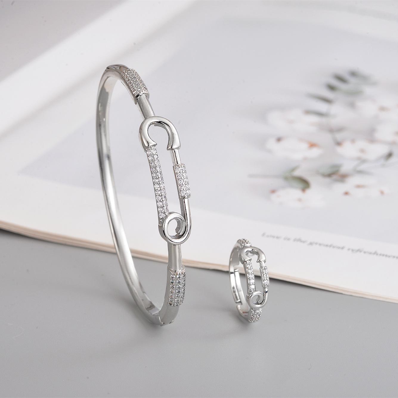 Gold-Plated Horseshoe Bangle & Ring Set: European & American Luxury Jewelry