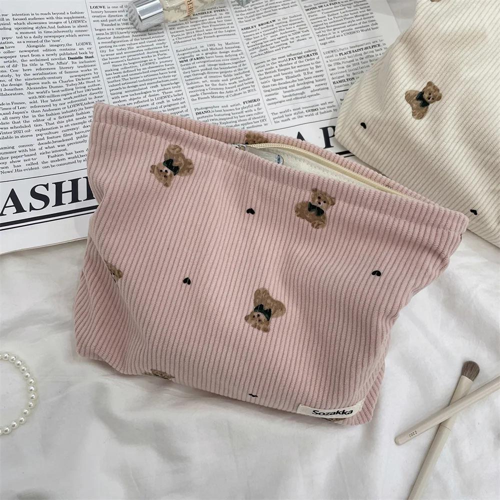 Schattige Cartoon Beer Corduroy Make-uptasjes voor Dames Draagbare Dames Clutch Portemonnee Lippenstift Make-up Doosje Commute Vrouwen Opbergtas