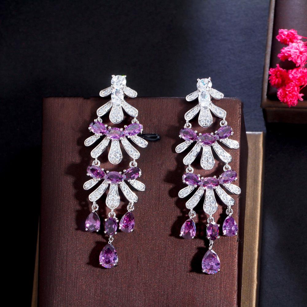 Light Luxury Celebrity Style High-End Earrings, Slightly Inlaid Zircon Long Water Drop Earrings.