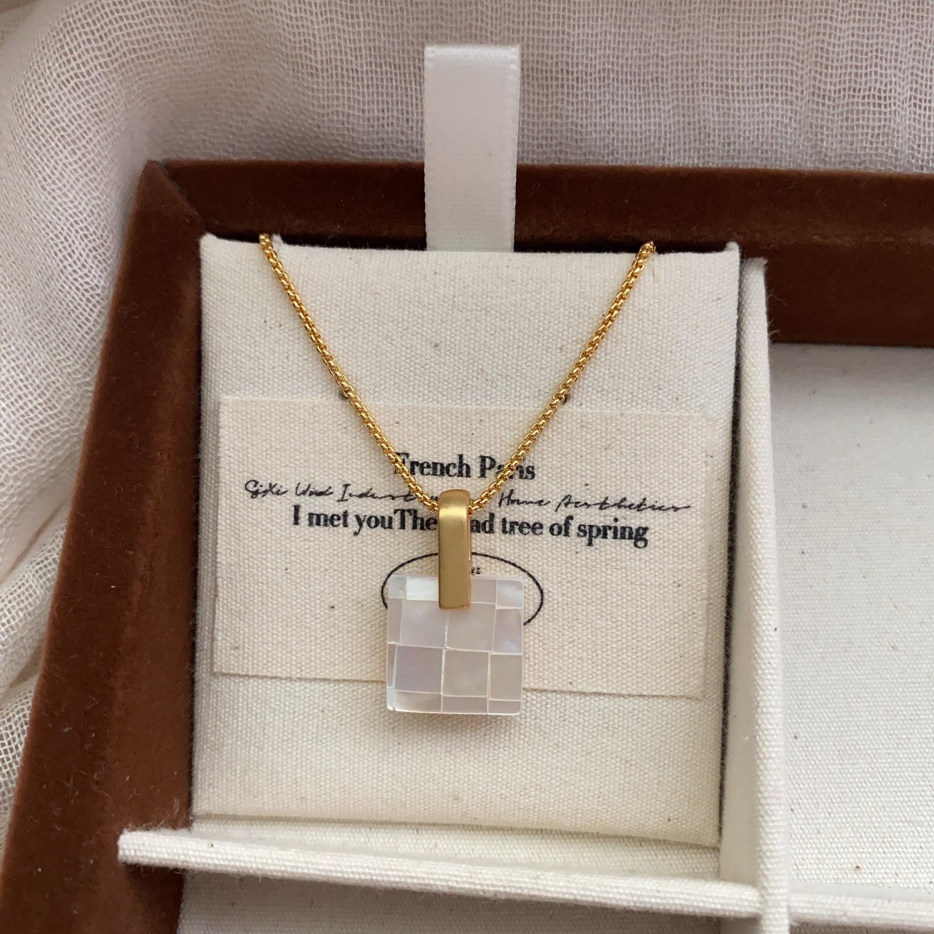 Light luxury high-end square Fritillary earrings, new popular earrings, niche design studs, women s fashion earrings