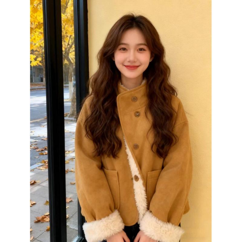 

2025 Khaki Retro Diagonal Buckle Warm Jacket for Women - Sweet Girl Style, Autumn/Winter, Loose and Slimming Fit. Medium хаки