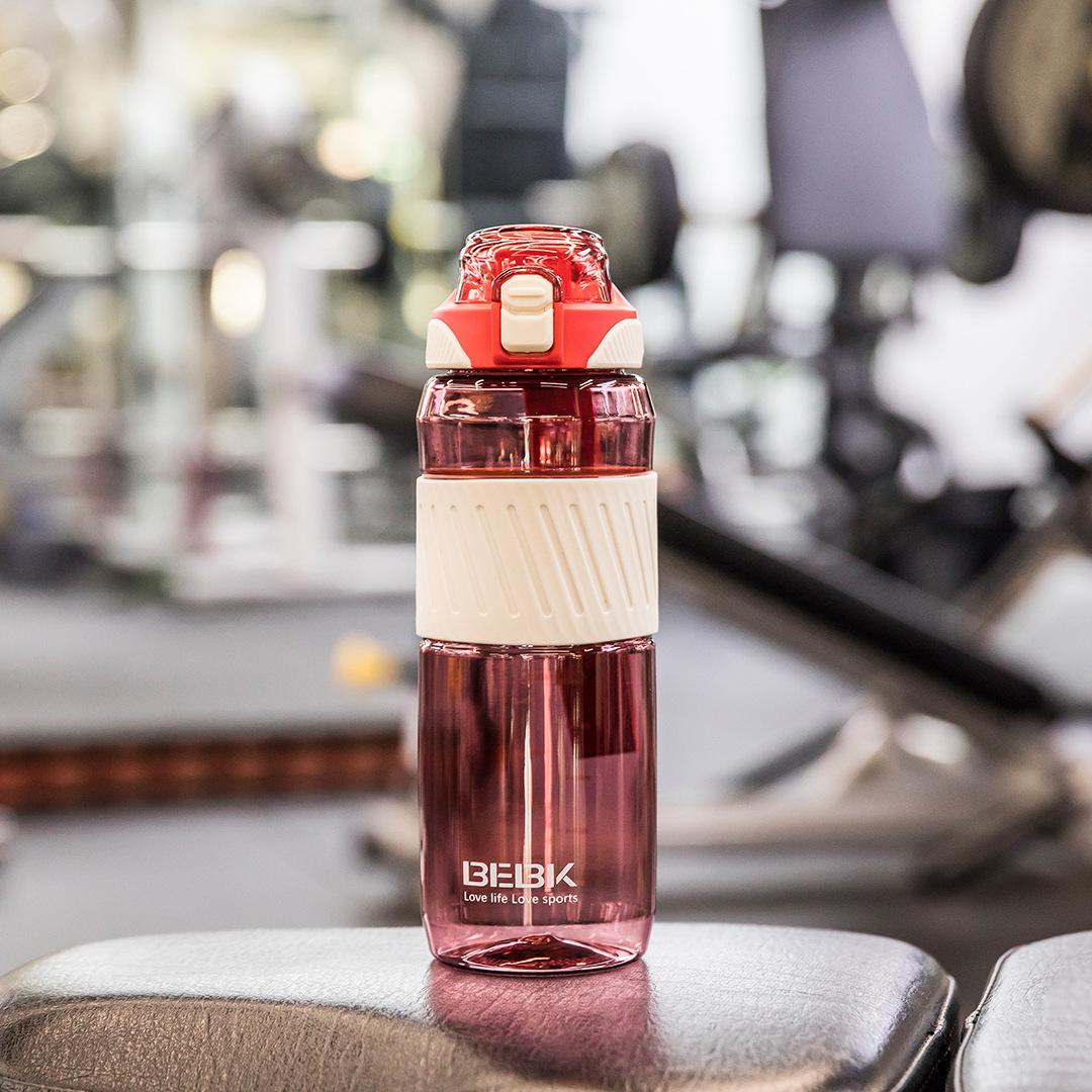 

Спортивная чашка для воды для мужчин и женщин, прямой питьевой горшок, студенческая пластиковая чашка для фитнеса, портативная портативная чашка для отдыха на открытом воздухе, предотвращение падения 750ML красный