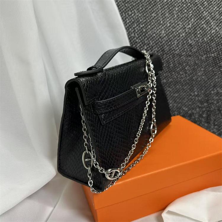 French Niche Temperament Portable Small Bag Women's Bag 2025 New Trendy Fashion Shoulder Bag Foreign Style Snake Pattern Messenger Bag