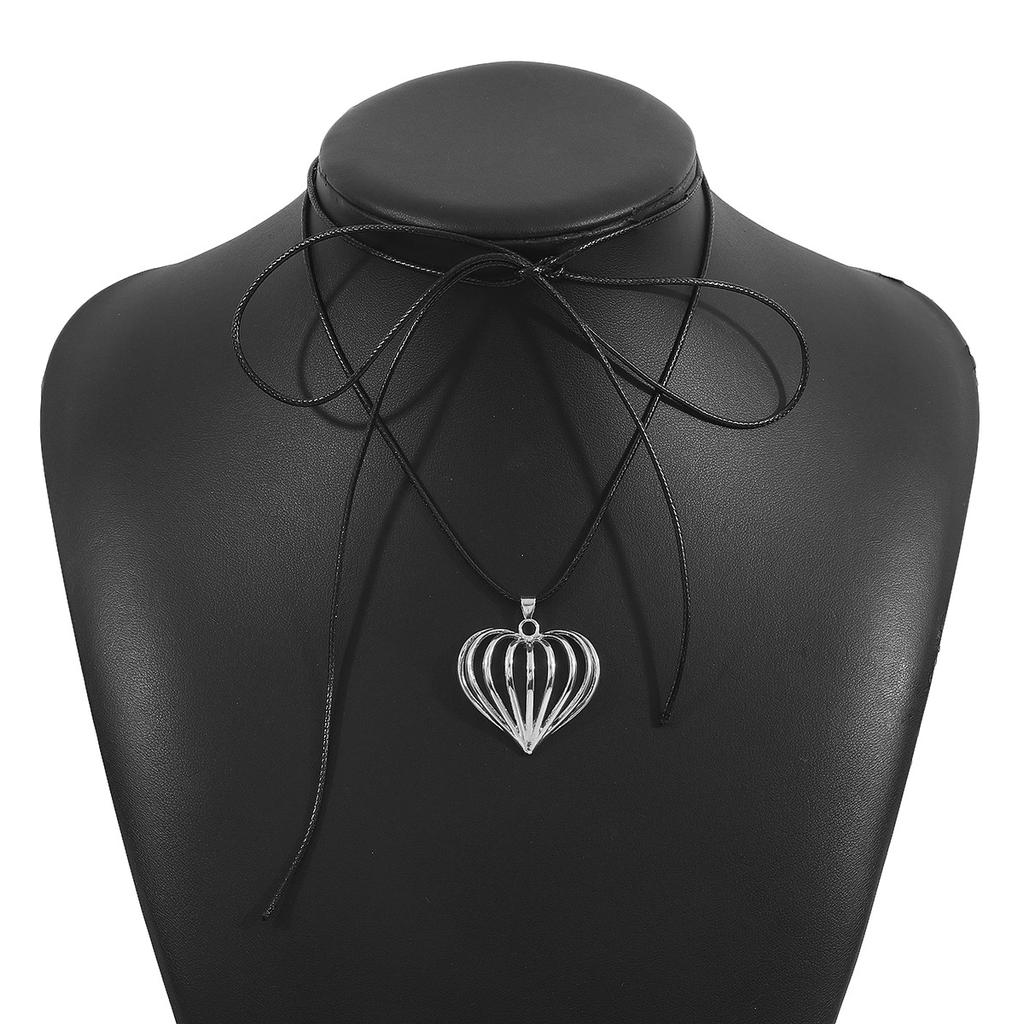 Creative and stylish hollow three-dimensional heart earrings, simple geometric striped love alloy necklace