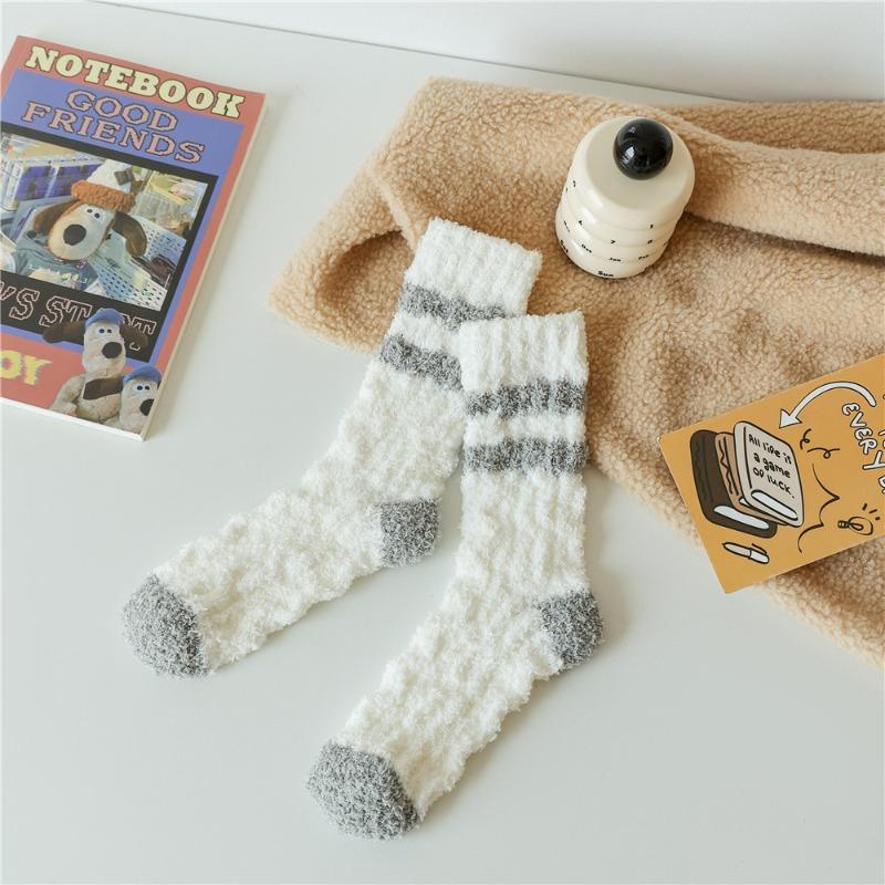 No hair loss coral fleece socks women's winter fleece sports home floor socks sleep warm medium tube socks two bars