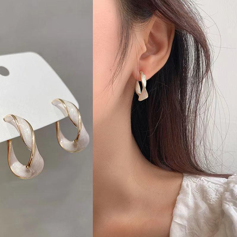 Korean Retro Temperament Earrings Trendy Personality Distorted Metal Ring Stud Earrings Simple Cold Wind