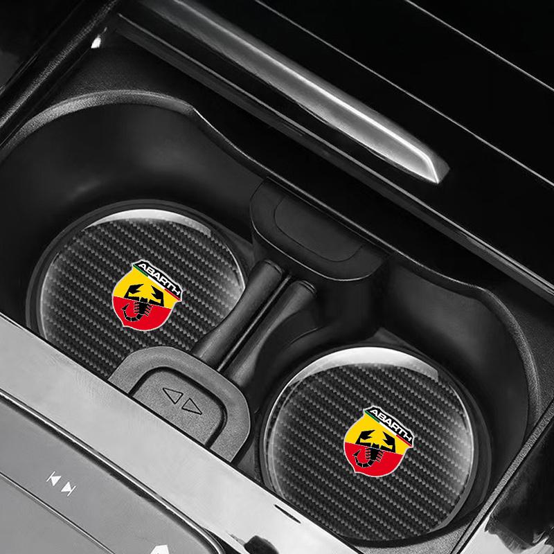 HFYJW1 2 Stück Kohlefaser Auto-Getränkeuntersetzer Anti-Rutsch-Matte Wasserbecher Getränke-Matte Für Fiat Abarth 500 500L 500X 500C Sicherheitsgurt
