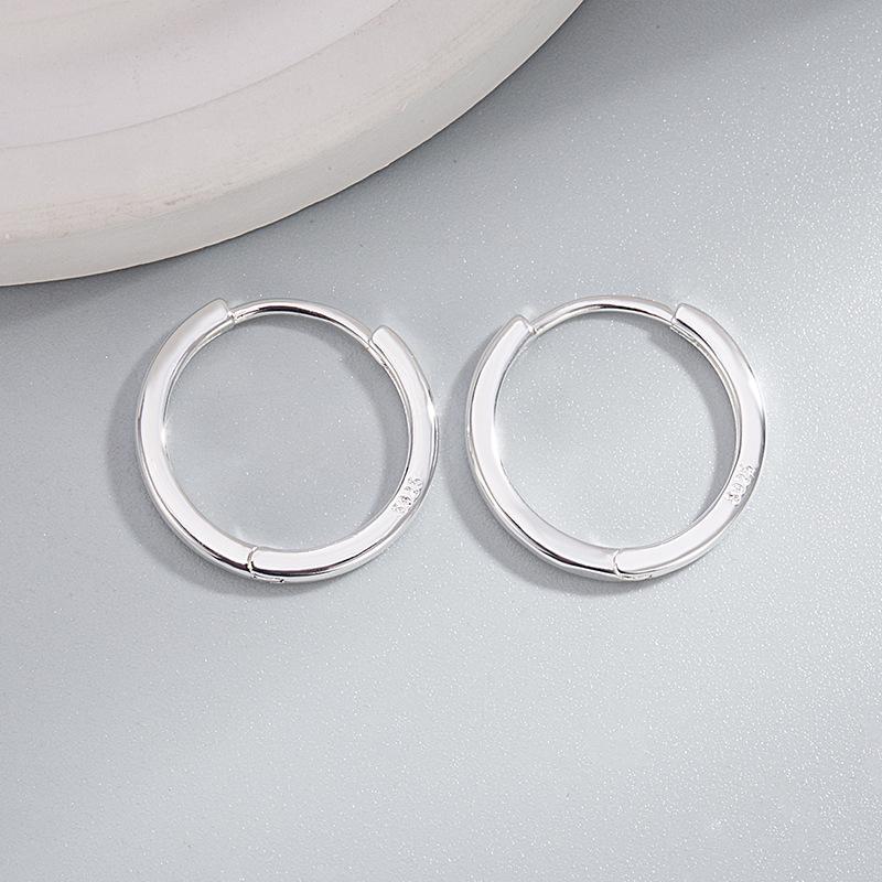 Minimalist Unisex 18K Gold Plated Hoop Ear Cuffs – Elegant and High-Quality Fashion Jewelry.