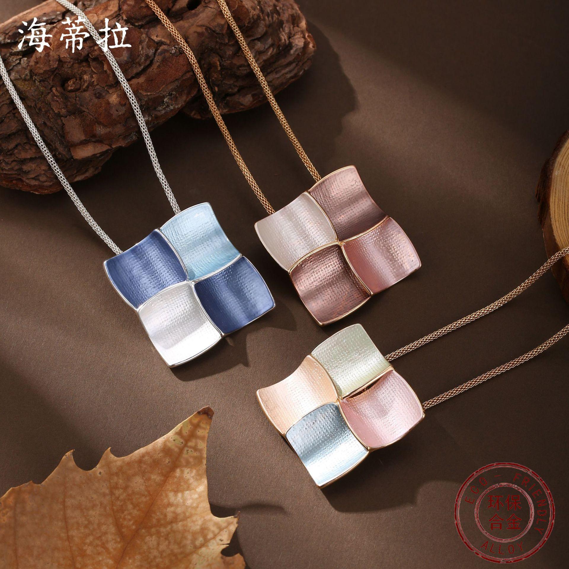 

New enamel geometric square pendant, women s high-end square versatile necklace.