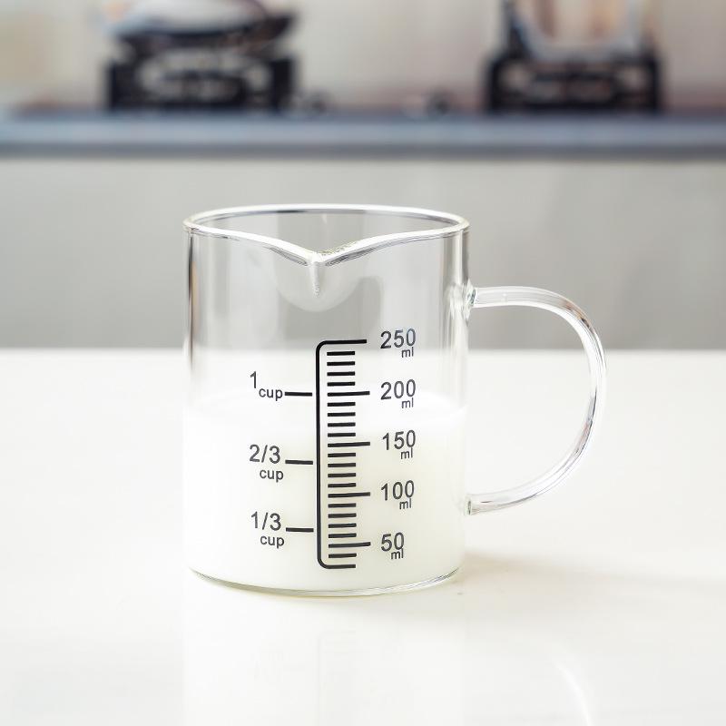 Heat-Resistant Borosilicate Glass Measuring Cup with Scale