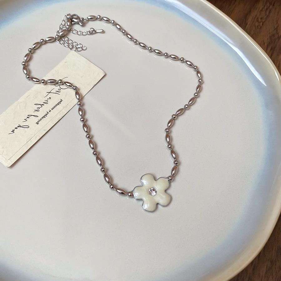 Retro Irregular Bow & Heart Tassel Necklace - Cool Versatile Clavicle Chain for Autumn & Winter